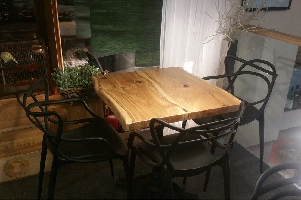 В кафе есть только квадратные столы. Стол Ламбер кухонный. Ламбер Джек паб. Купить стол для ресторана в СПБ С доставкой.