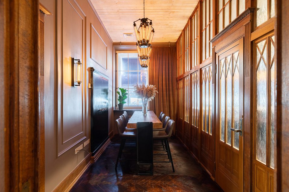 Отделка деревянными панелями в ресторане | Мебель хорека на заказ в СПб Lumber Jack